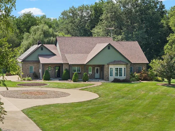 109 Blue Bell Ln, Highland, IL 62249