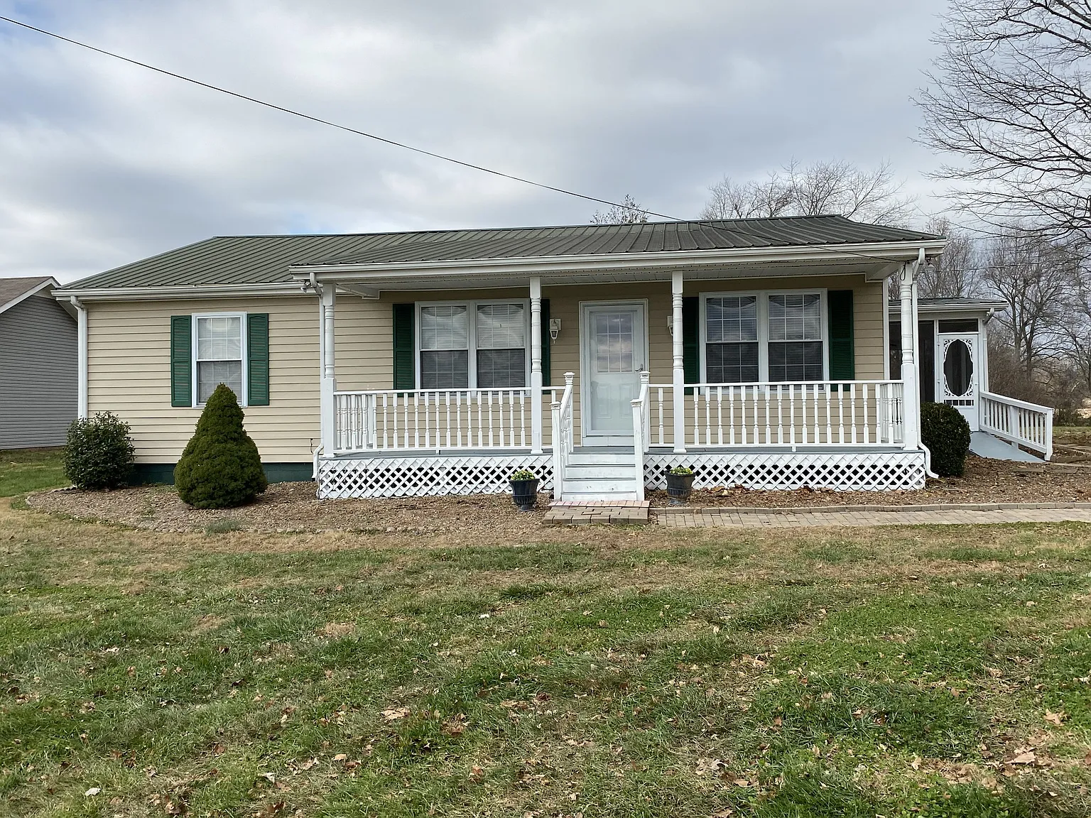 4 bed, 1.5 bath, 960 sqft, $1,250 — Photo 1