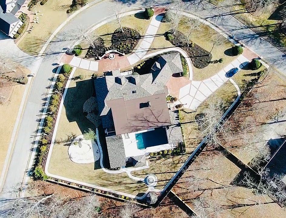 2nd image of 290 Helens Manor Dr