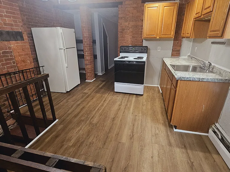 26 Lyon St #1B — Photo 10