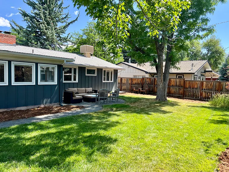 2530 Hawthorn Ave — Photo 14