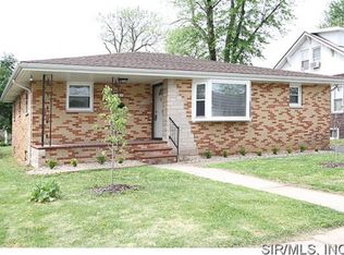 125 W 1st St, Roxana, IL 62084