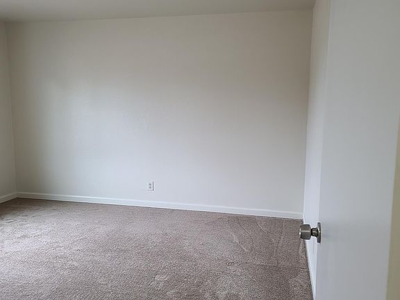 3rd image of 620 Serramonte Blvd