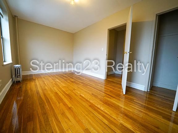 4th image of 2147 27th St #A4