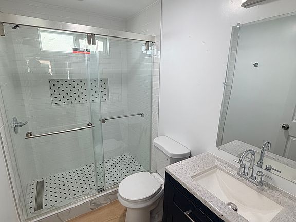 4th image of 1516 E 5th St APT H