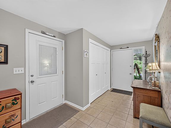 5th image of 615 W Cole Rd