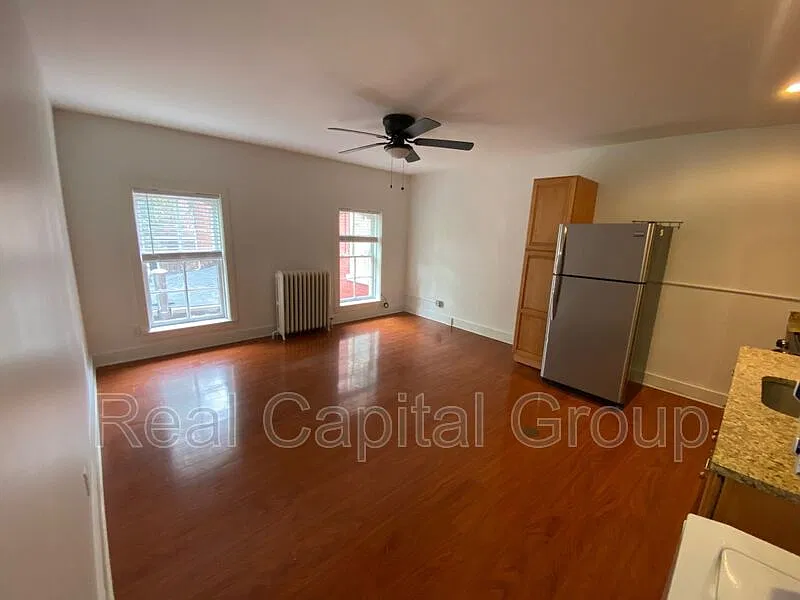 1 bed, 1.0 bath, $1,250 — Photo 2