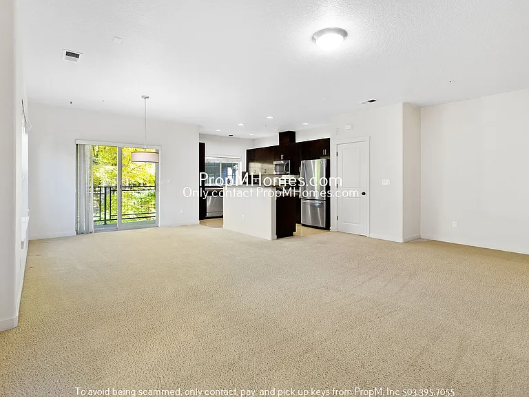 610 NE Garswood Ln — Photo 6