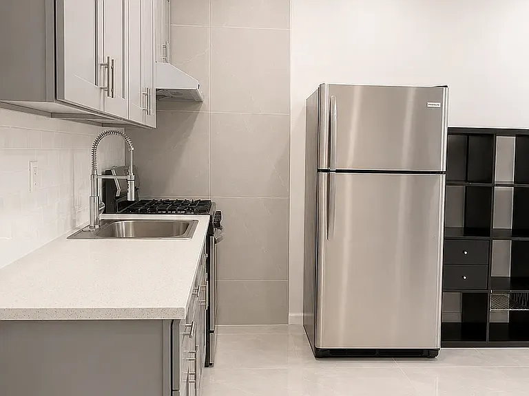 402 Woodbine St #1 — Photo 2