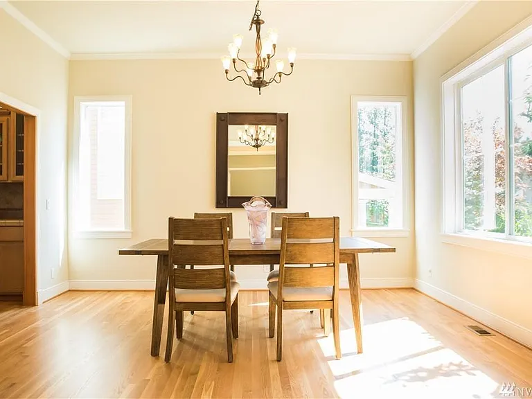 Dining/Living room