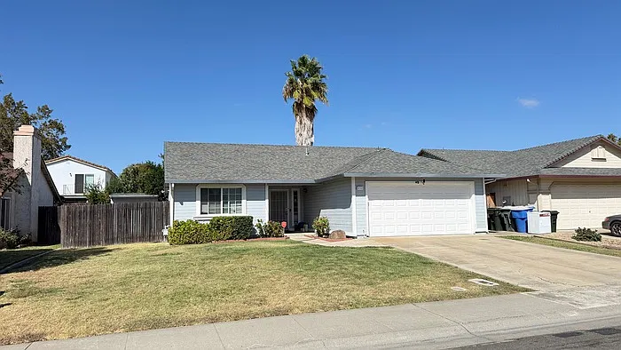 3 bed, 2.0 bath, 1162 sqft, $2,395 — Photo 2