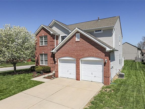 3rd image of 6816 Woodford Ln