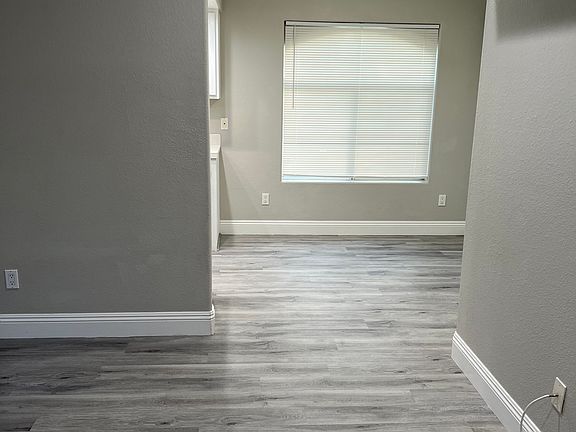 4th image of 517 Indian Bluff St