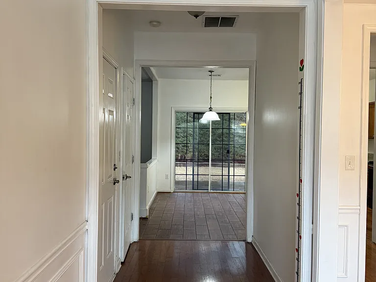 425 Friars Head Dr — Photo 3