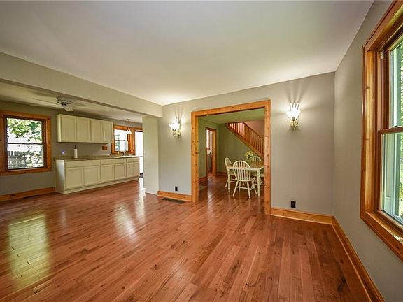 3rd image of 220 N Vine St