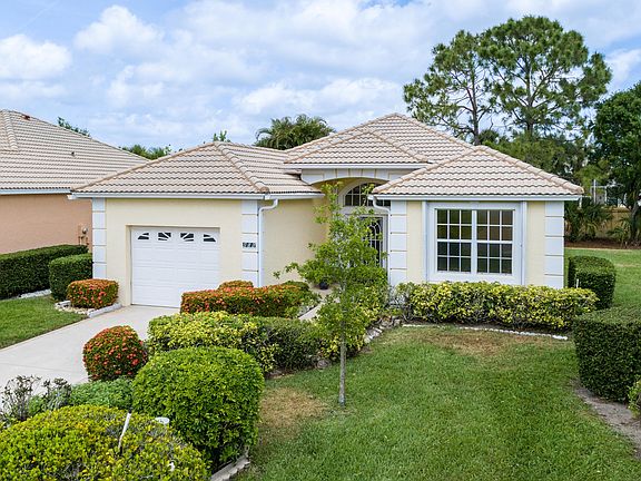4th image of 856 NW Sorrento Lane