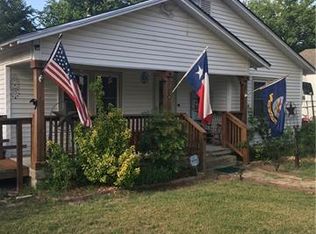 807 W 6th St, Taylor, TX 76574