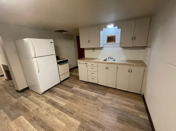 6 E 27th Ave #1/2, Hutchinson, KS 67502