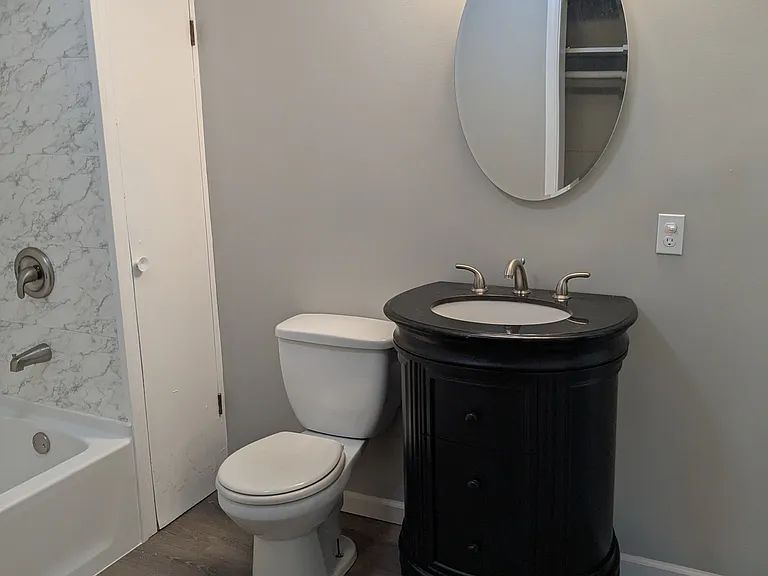 Sink/Toilet