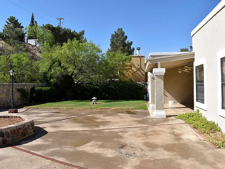 824 Via Descanso Ln — Photo 24
