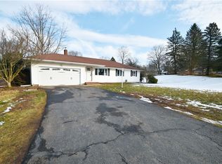 2 Sherwood Dr, Pittsford, NY 14534