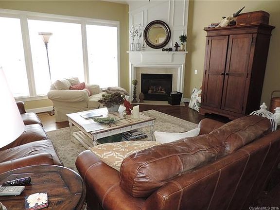 4th image of 327 Falesco Ln #0