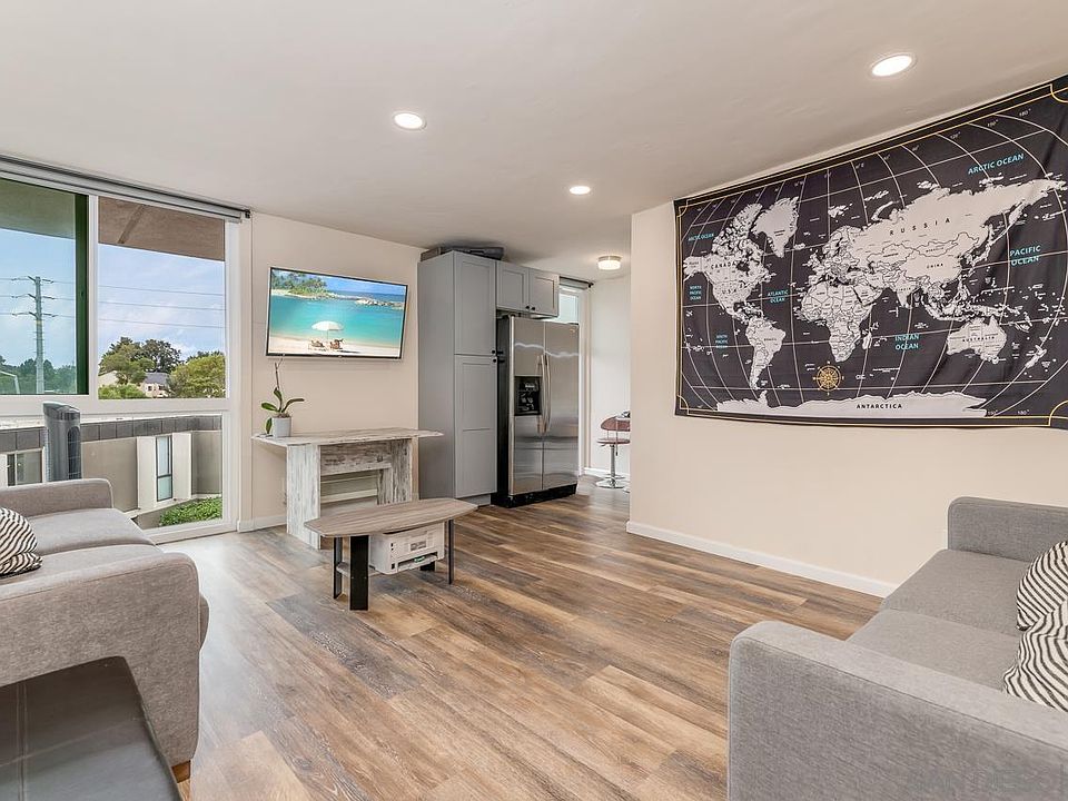 1st image of 3050 Rue D Orleans St #324