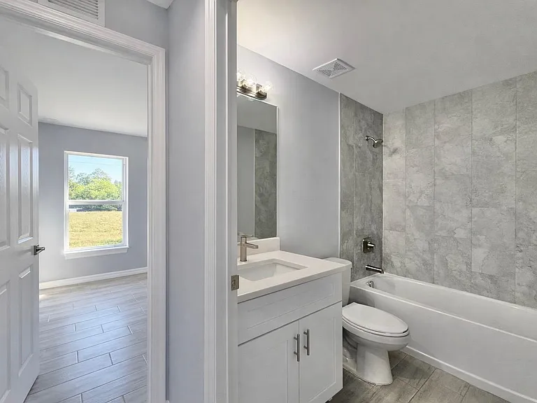 147 Peoria St — Photo 8