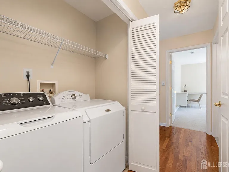 812 Columbus Ave — Photo 36