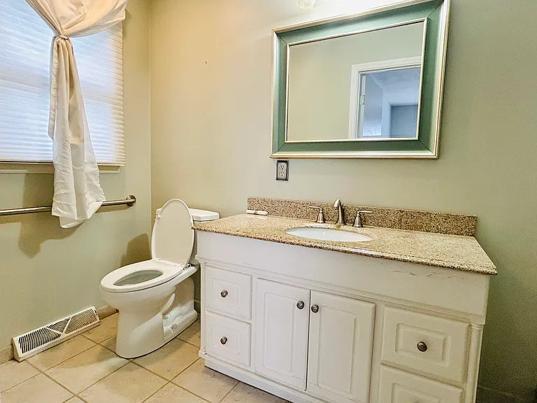 3204 Forsyth Dr — Photo 9