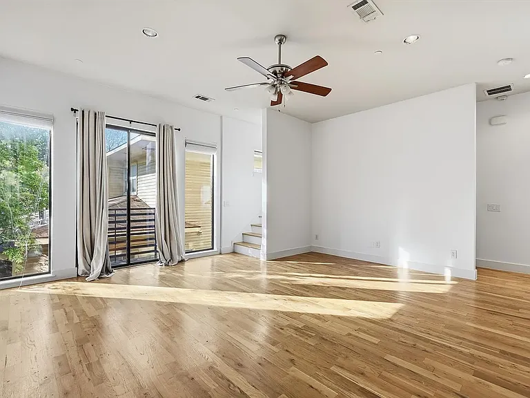 3930 Bowser Ave #10 — Photo 20