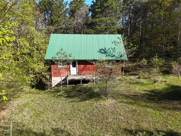 928 Pilgrim Hwy, Frankfort, MI 49635