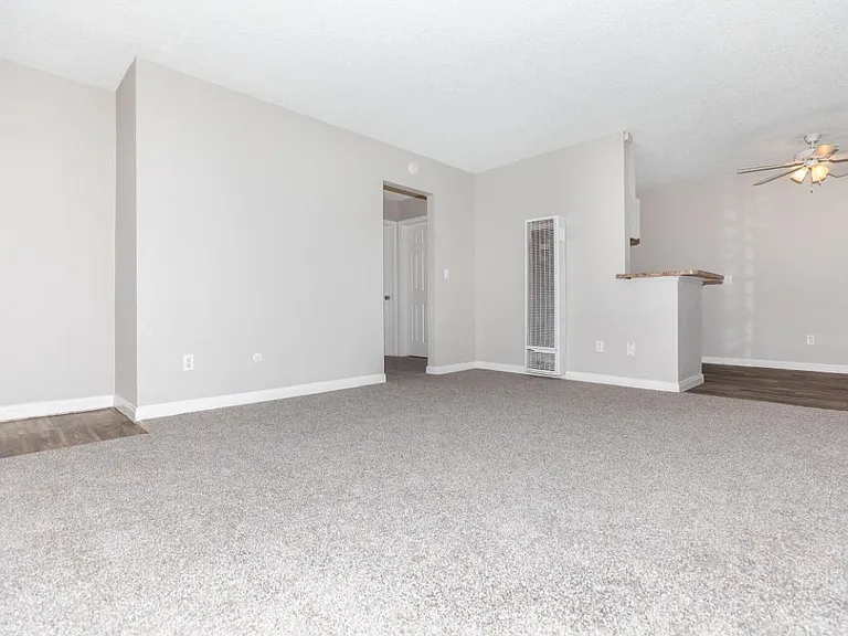 Dorado Plaza Apartments — Photo 53