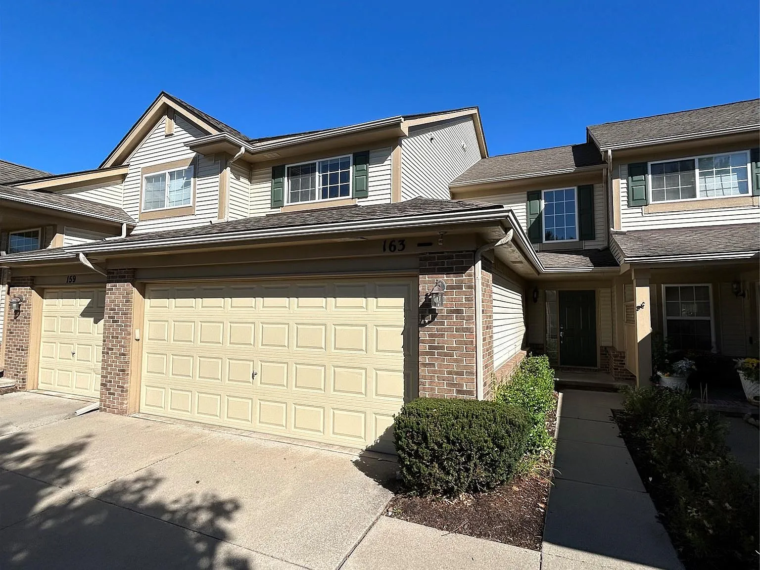 3 bed, 2.5 bath, 1603 sqft, $2,500 — Photo 2