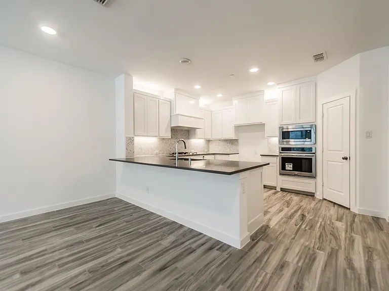 1540 Navasota Trl — Photo 3