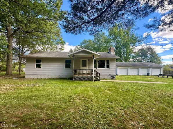 250 Homeview Ave, Leavittsburg, OH 44430