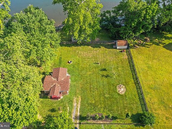 3rd image of 207 Riverview Shores Dr