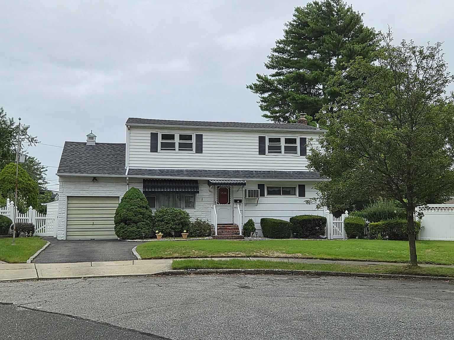 5 bed, 2074 sqft, $4,895 — Photo 1