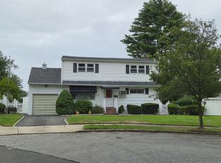 1733 Meadow Ct, East Meadow, NY 11554