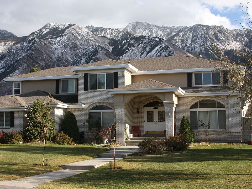 East bench living at its best!