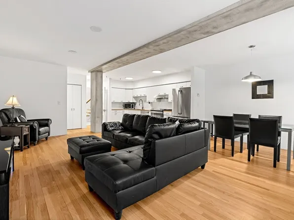 200 Market St APT 103, Lowell, MA 01852