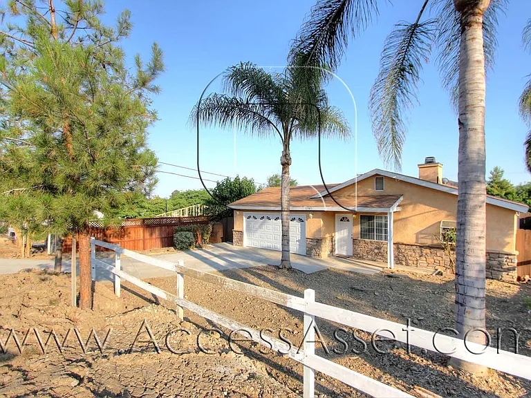 23685 Casa Bonita Ave — Photo 2