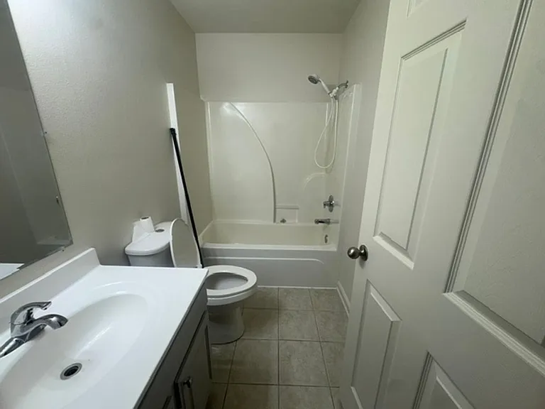 100 E Lauren Rd — Photo 9