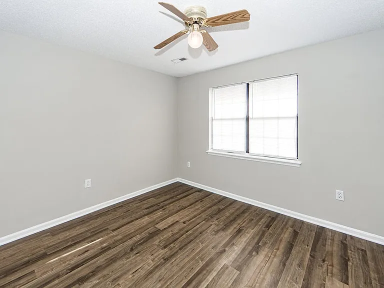 7620 Valleyview Cir — Photo 4