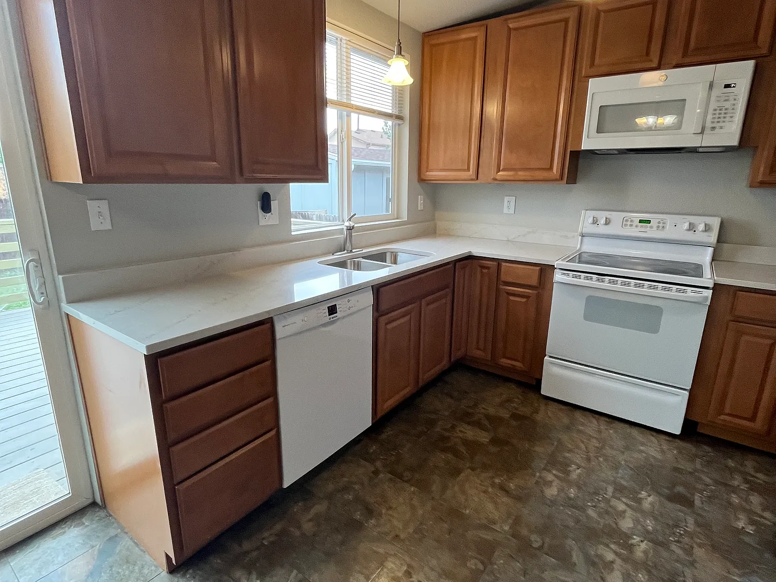 3 bed, 961 sqft, $2,500 — Photo 4