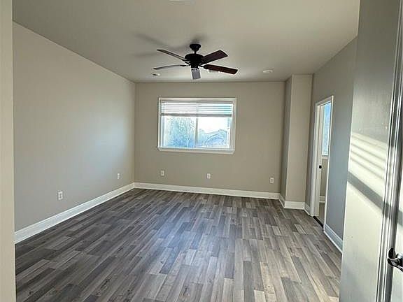 3rd image of 6660 Coveview Ct