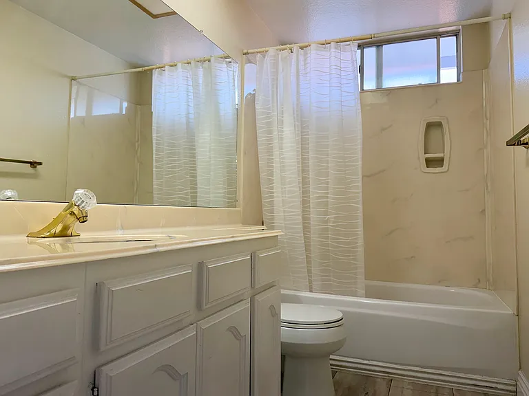 1066 Sandalwood Ln — Photo 25