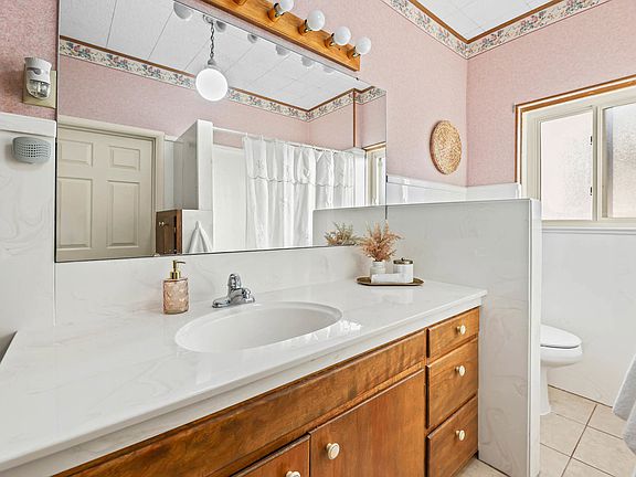 5th image of 557 W Factory St