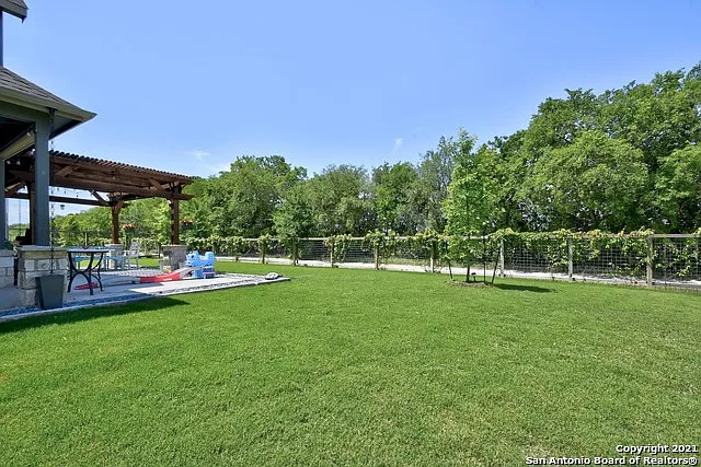 9113 Sunpool — Photo 32