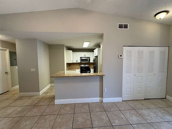 3rd image of 1190 Westside Dr